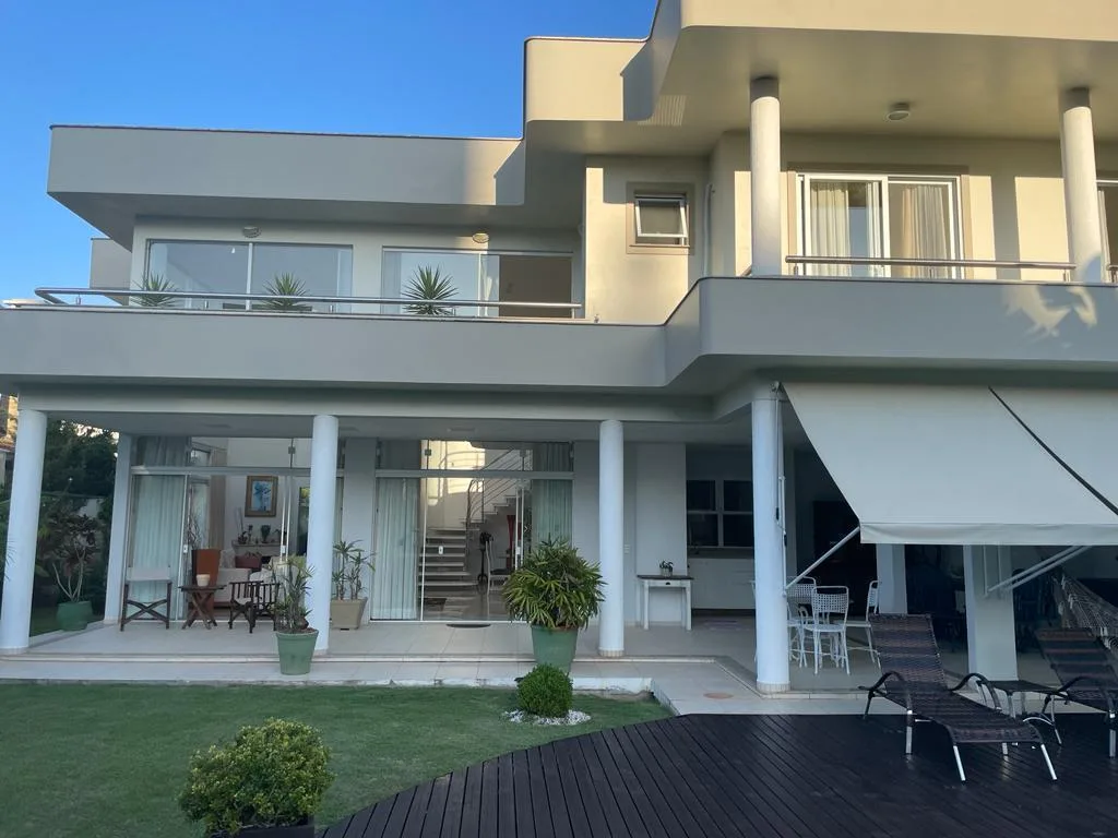 Jurerê Internacional: Ultra-Luxury Residence with Private Pool in Florianópolis