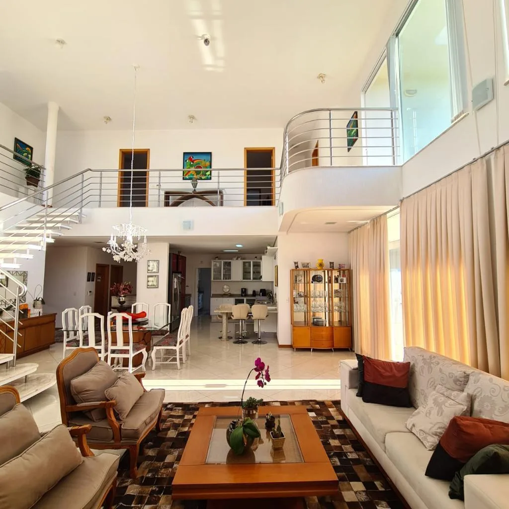 Jurerê Internacional: Ultra-Luxury Residence with Private Pool in Florianópolis