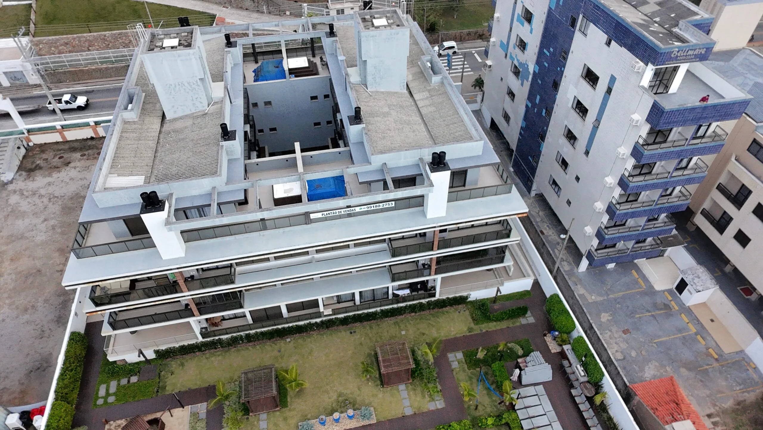 Belvedere Beach Garden: Luxury Penthouse with Ocean Views in Ingleses