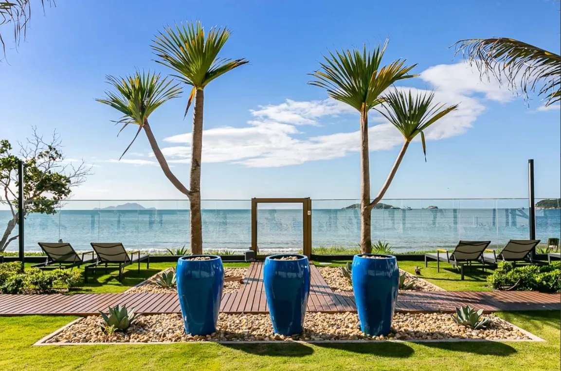 Belvedere Beach Garden: Luxury Penthouse with Ocean Views in Ingleses