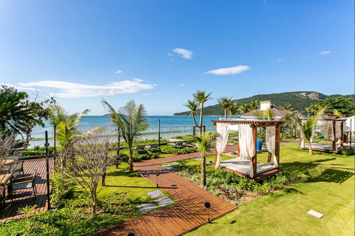 Belvedere Beach Garden: Luxury Penthouse with Ocean Views in Ingleses