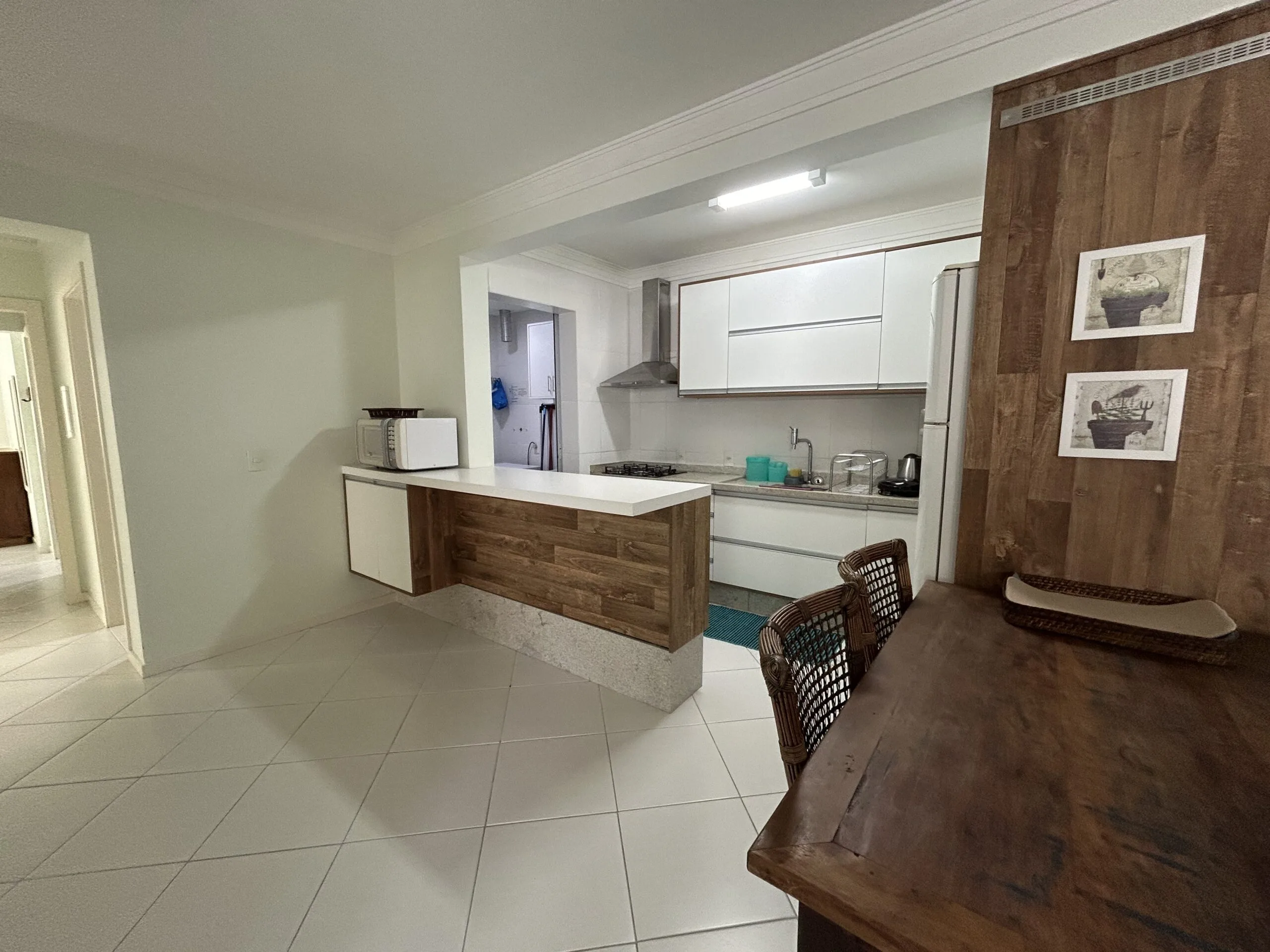 Costa Leste: Premium Residence in Ingleses