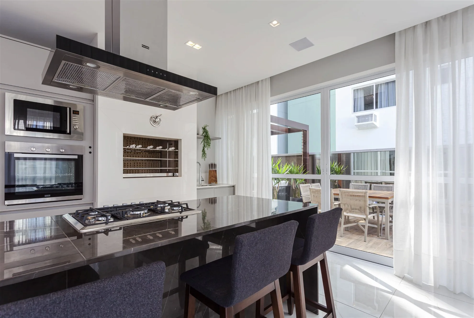 Ocean Breeze Residence: Luxury House with Sky Lounge in Centro