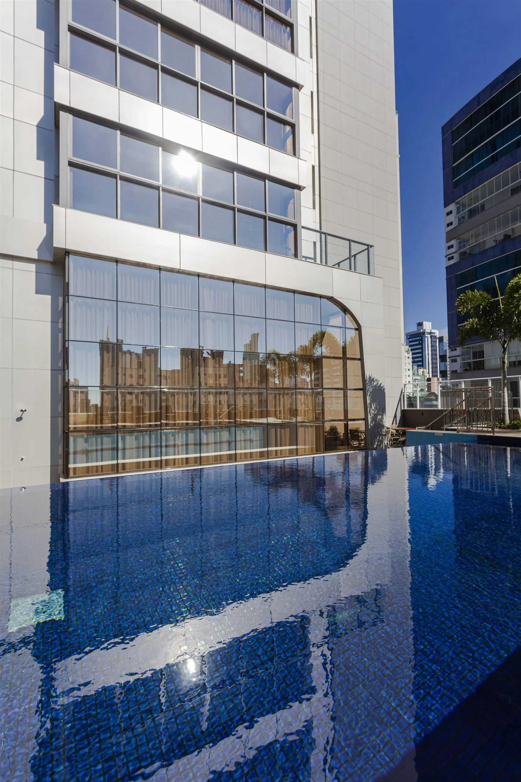 Ocean Breeze Residence: Luxury House with Sky Lounge in Centro