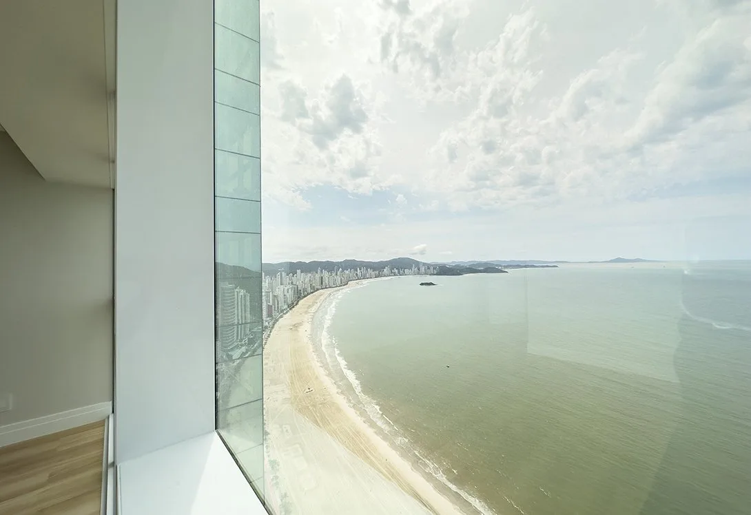 One Tower: Ultra-Luxury Apartment in Barra Sul