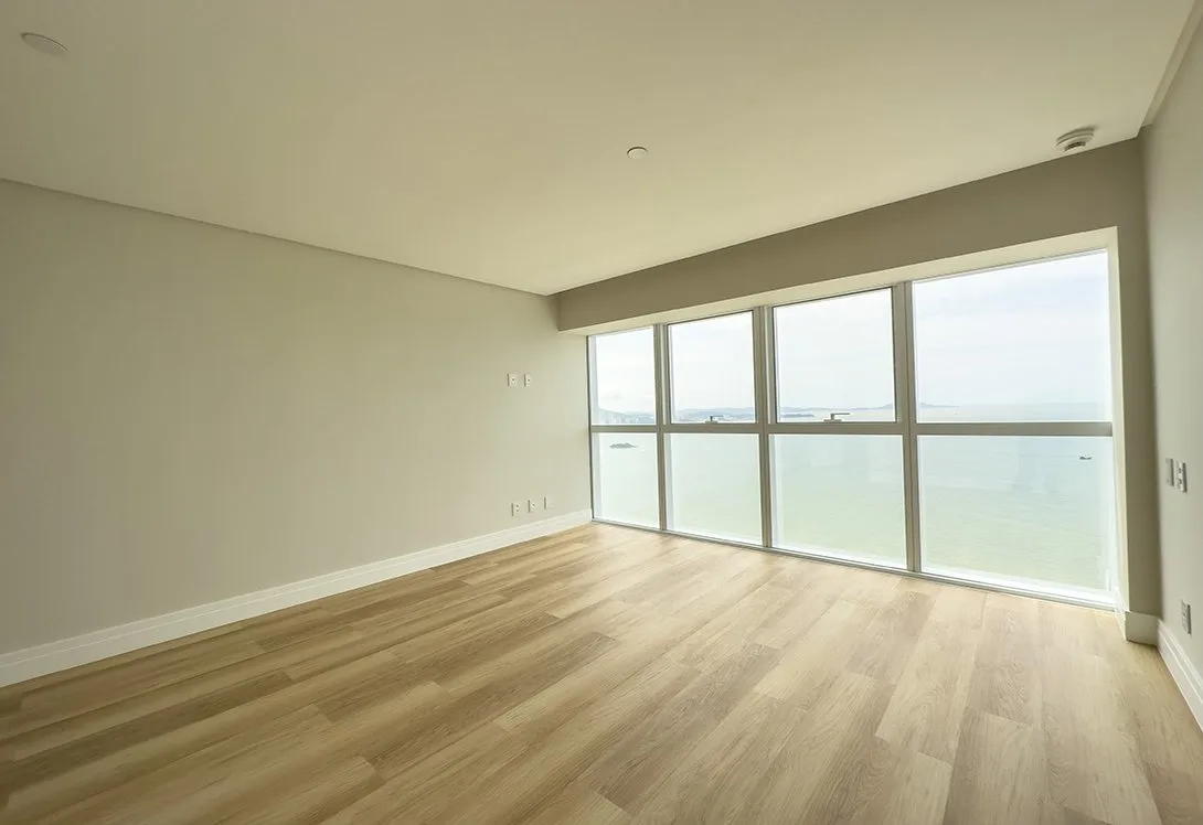 One Tower: Ultra-Luxury Apartment in Barra Sul