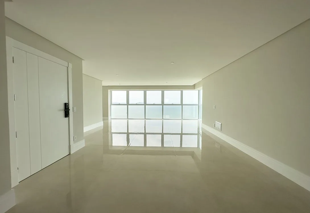 One Tower: Ultra-Luxury Apartment in Barra Sul