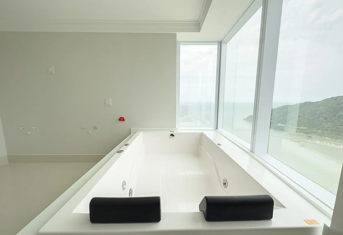 One Tower: Ultra-Luxury Apartment in Barra Sul