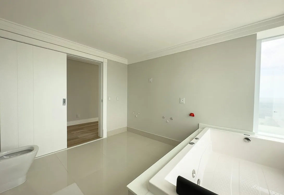 One Tower: Ultra-Luxury Apartment in Barra Sul