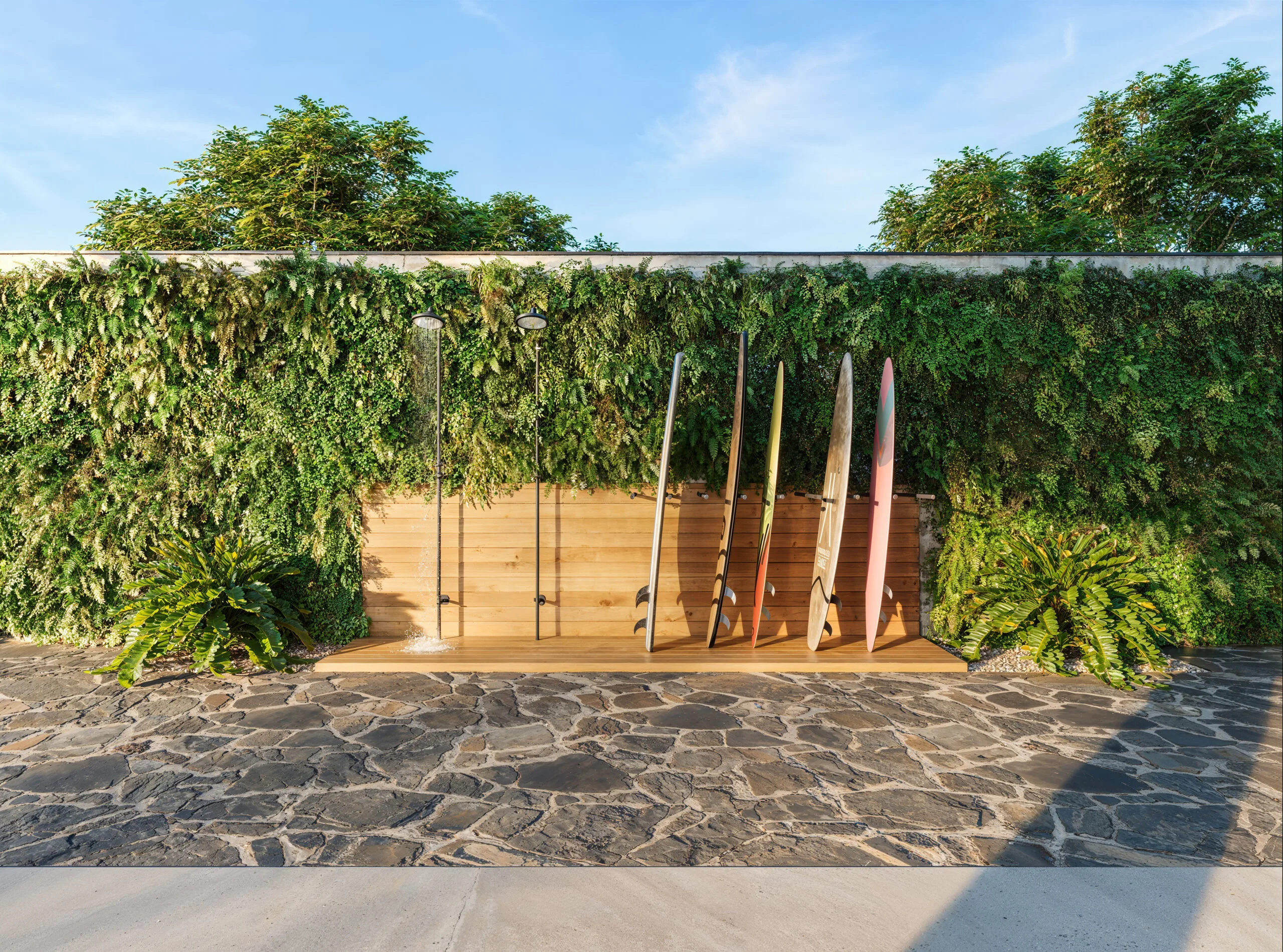 Maui Development: Luxury Apartment with Rooftop Amenities in Praia Mole