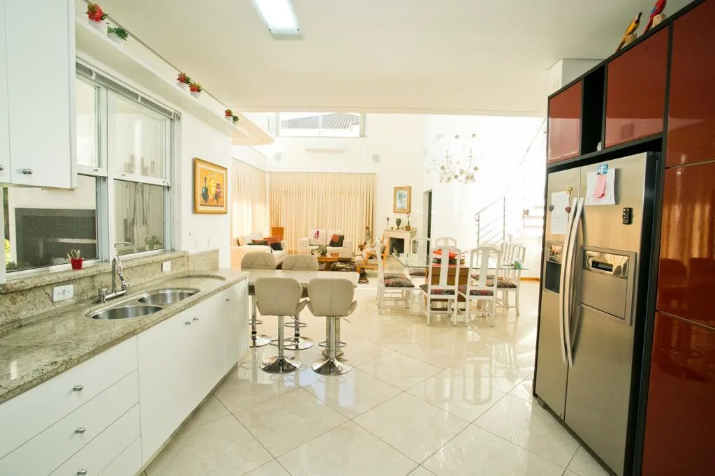 Jurerê Internacional: Ultra-Luxury Residence with Private Pool in Florianópolis