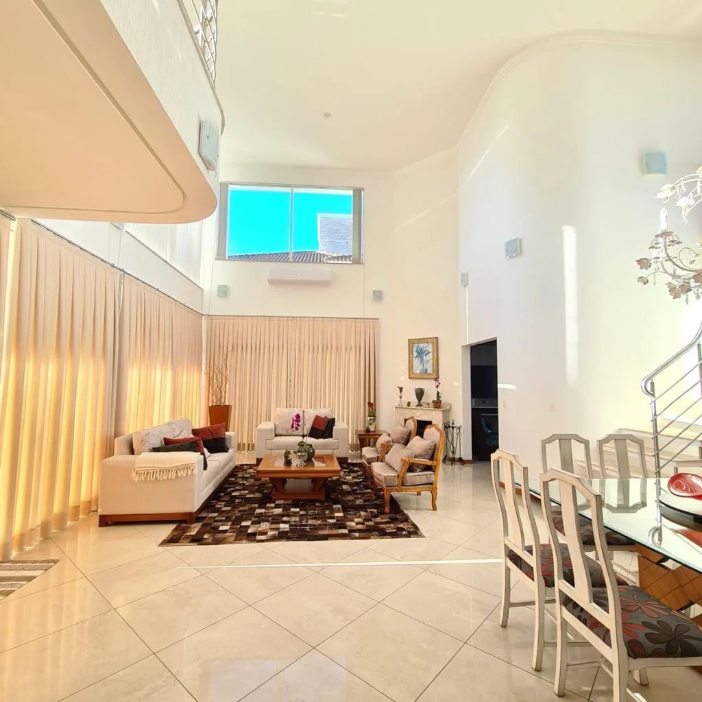 Jurerê Internacional: Ultra-Luxury Residence with Private Pool in Florianópolis