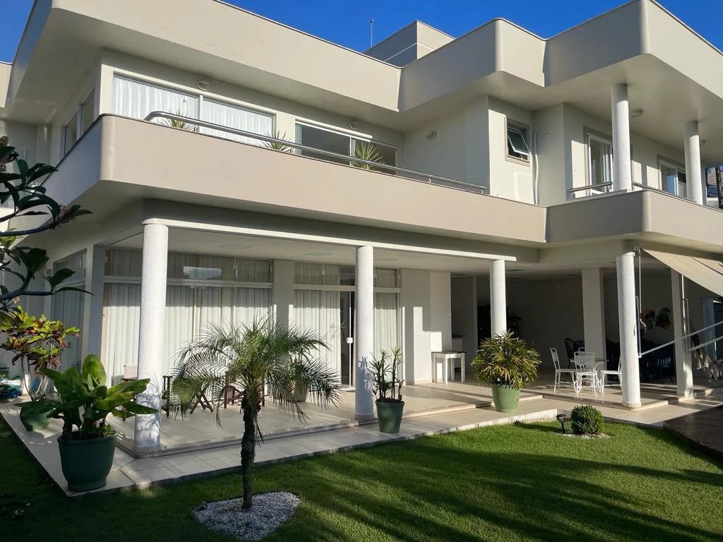 Jurerê Internacional: Ultra-Luxury Residence with Private Pool in Florianópolis