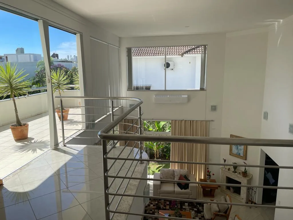 Jurerê Internacional: Ultra-Luxury Residence with Private Pool in Florianópolis