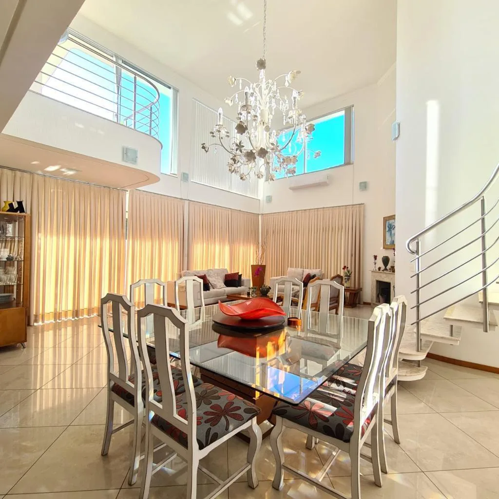 Jurerê Internacional: Ultra-Luxury Residence with Private Pool in Florianópolis