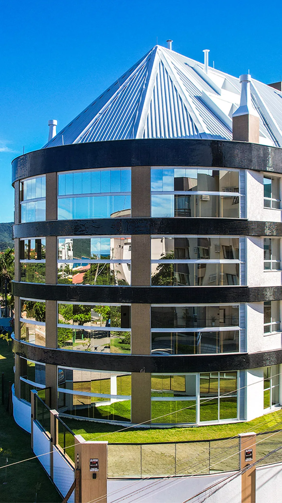 Gaivotas Golden Residence: Premium Apartment with Ocean View in Ingleses