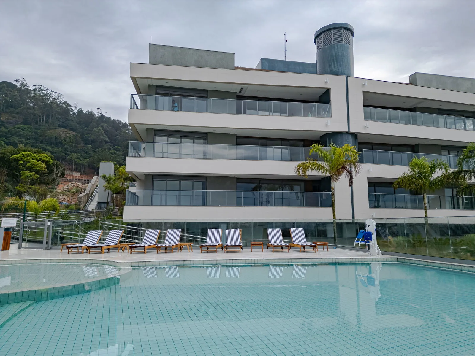 Miragio Cacupé: Luxury Garden House in Florianópolis