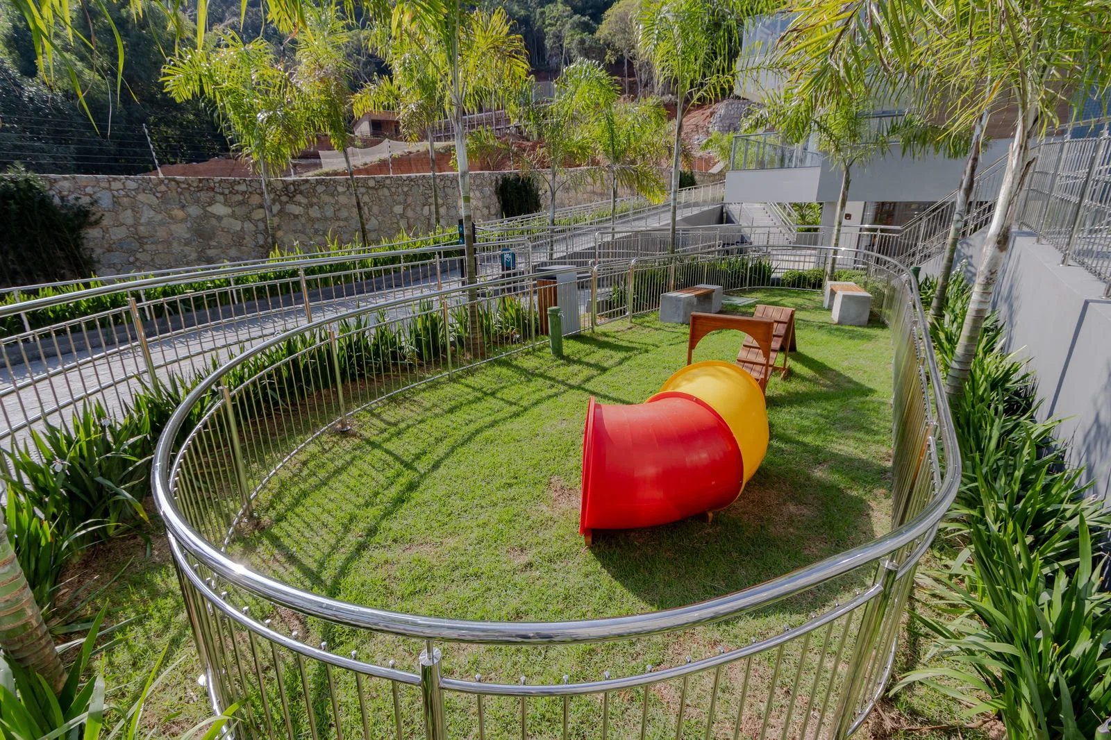 Miragio Cacupé: Luxury Garden House in Florianópolis