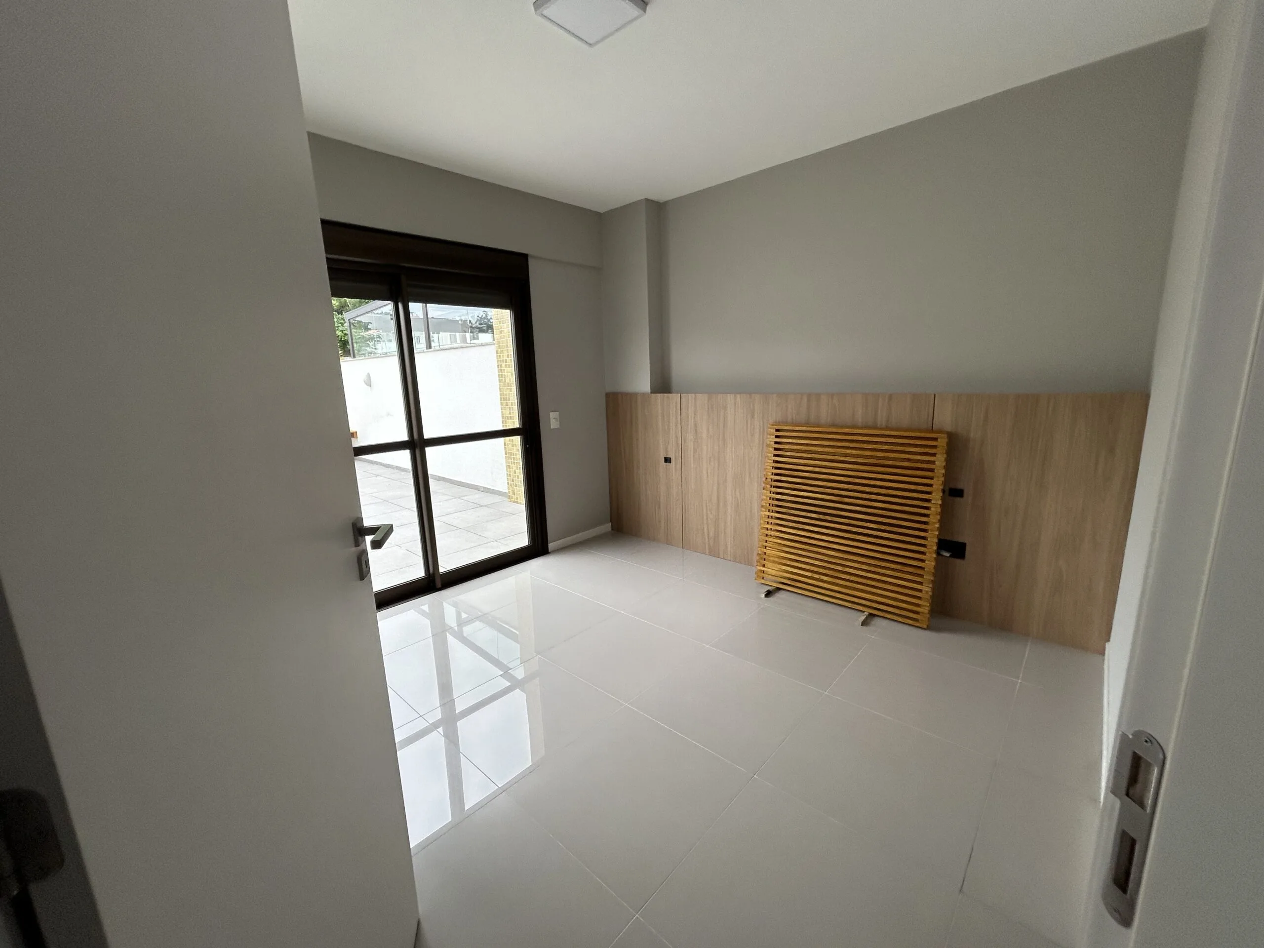 Residencial Inês de Castro: Premium House with Private Garden in Trindade