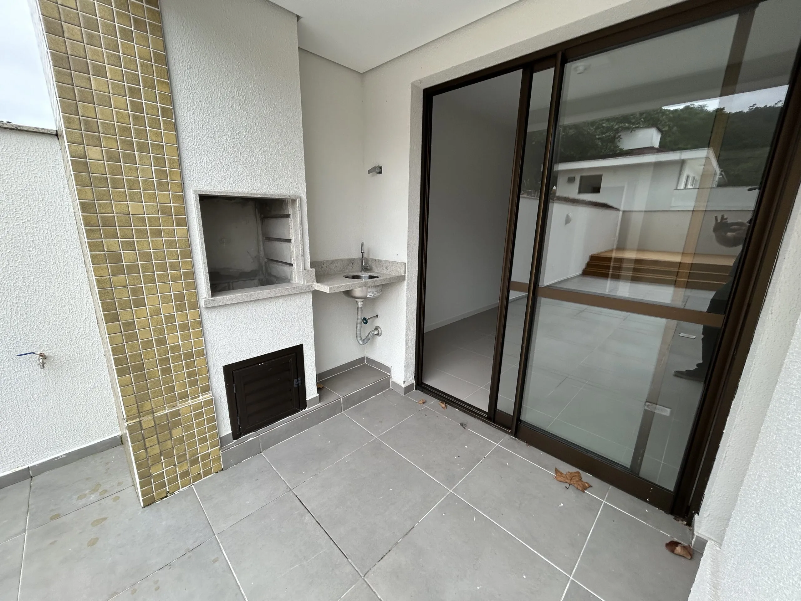 Residencial Inês de Castro: Premium House with Private Garden in Trindade