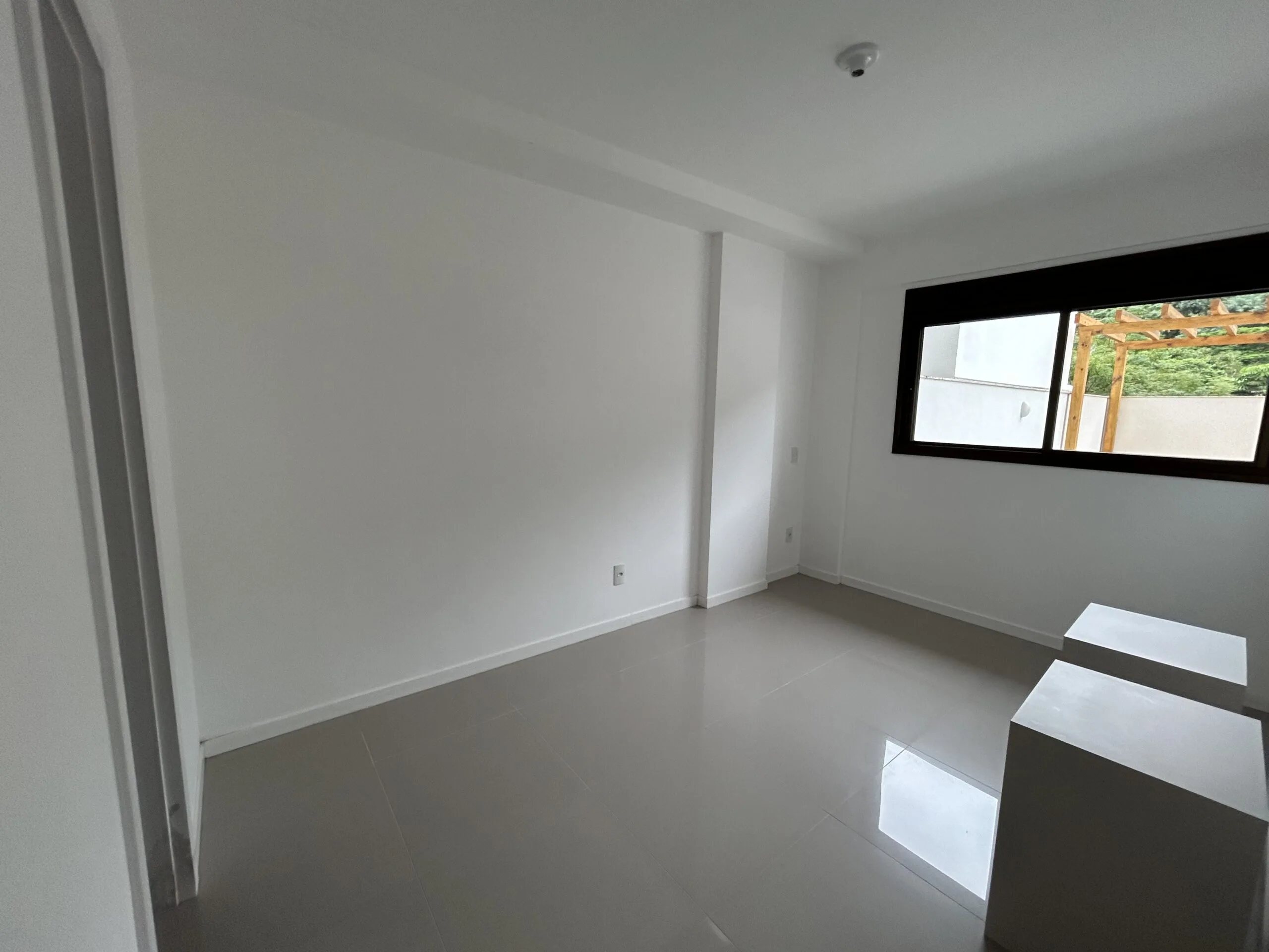 Residencial Inês de Castro: Premium House with Private Garden in Trindade