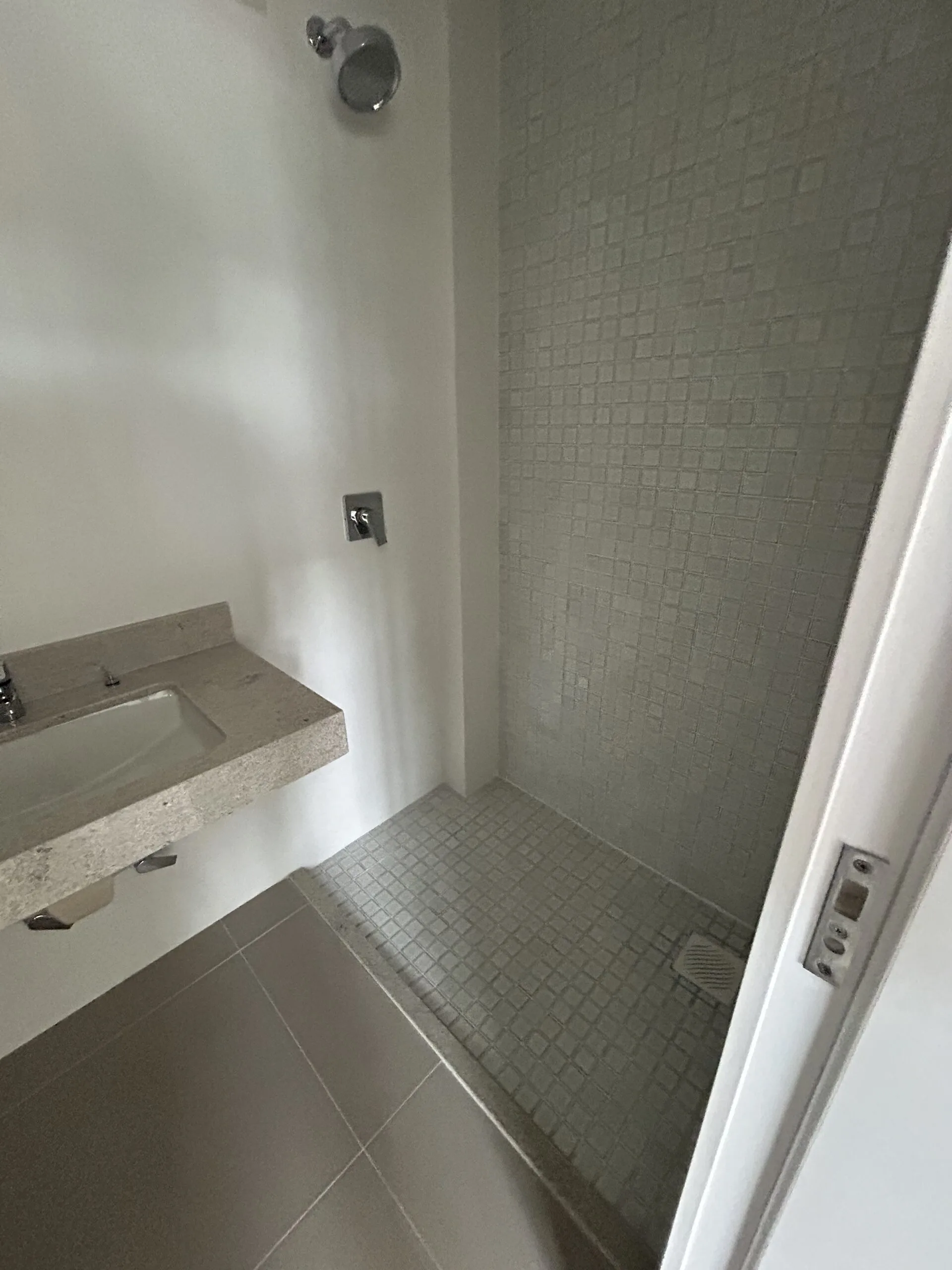 Residencial Inês de Castro: Premium House with Private Garden in Trindade