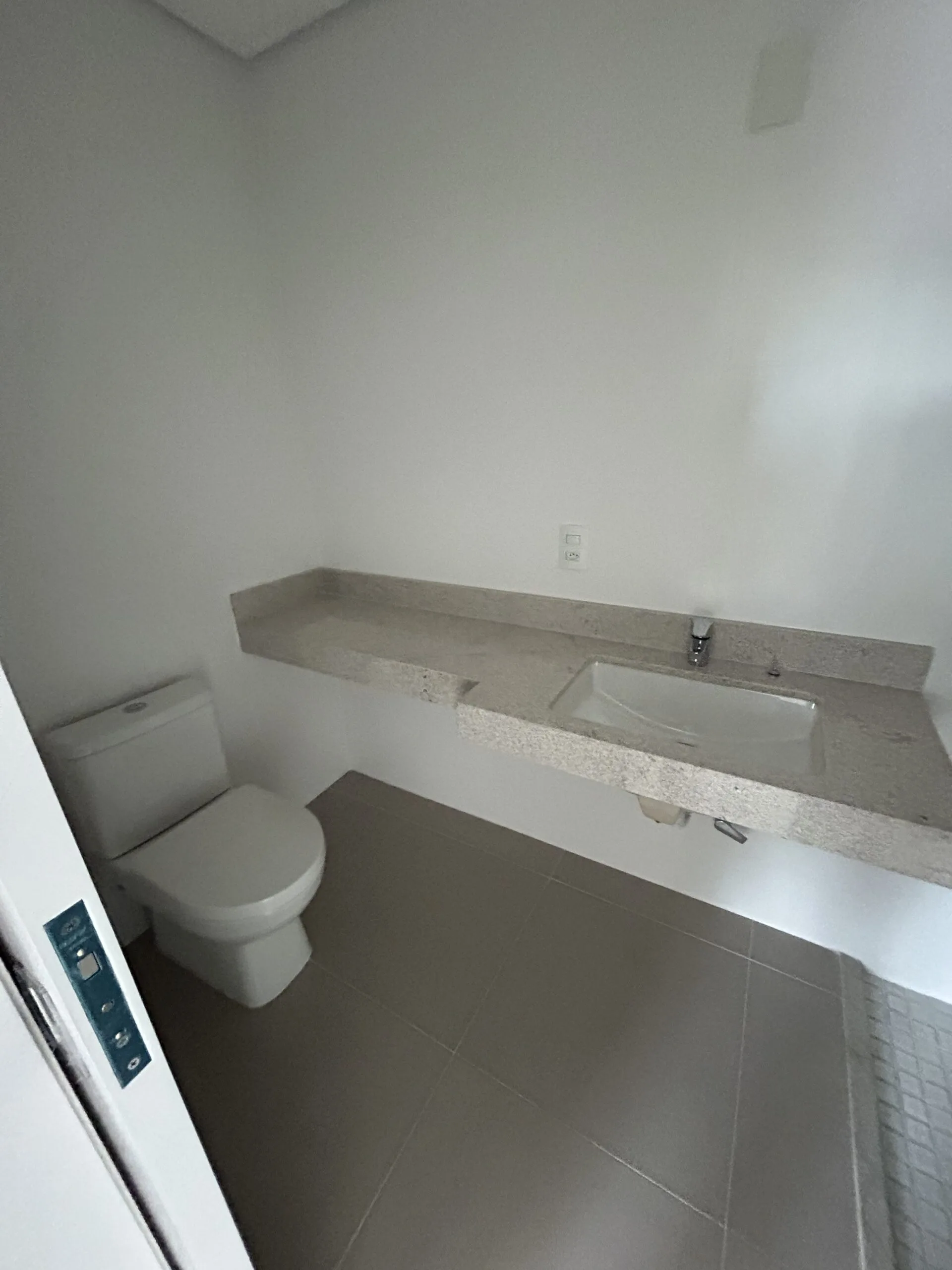 Residencial Inês de Castro: Premium House with Private Garden in Trindade