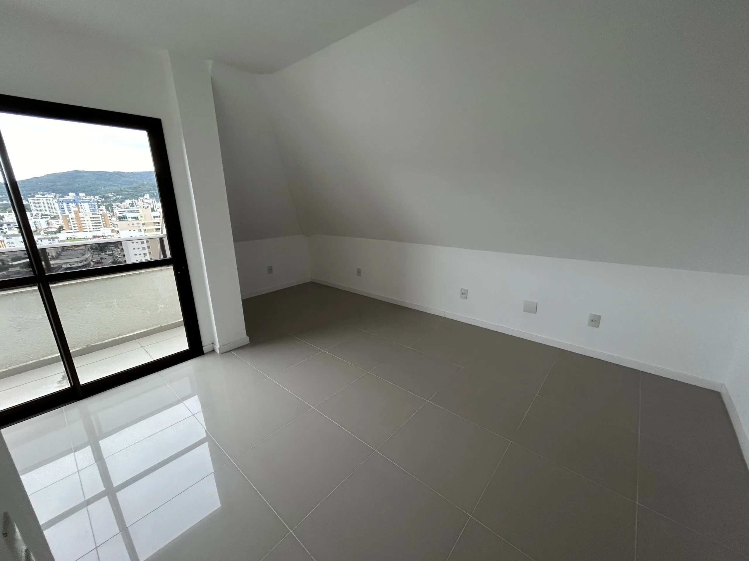 Residencial Inês de Castro: Premium House with Private Garden in Trindade