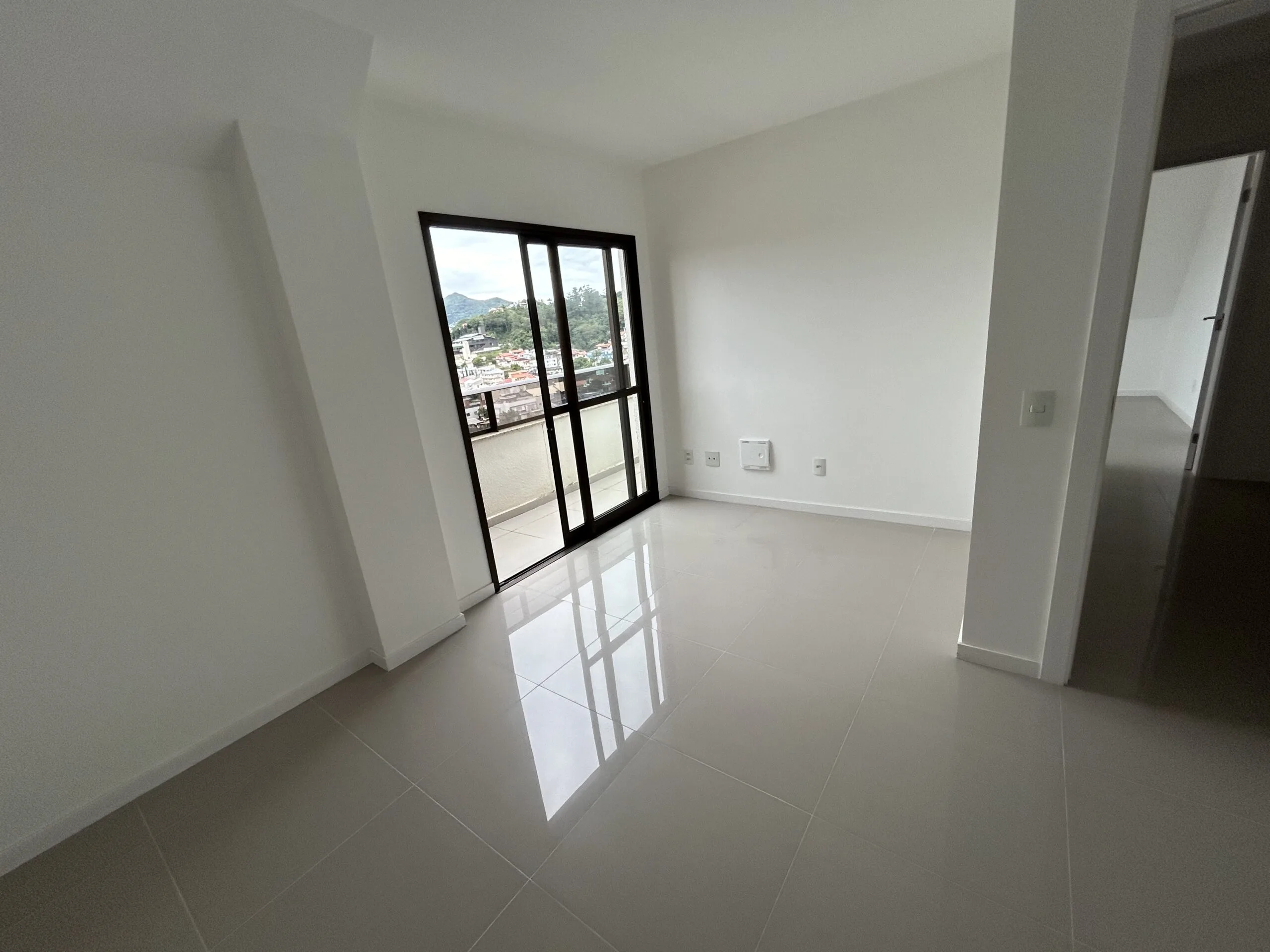Residencial Inês de Castro: Premium House with Private Garden in Trindade