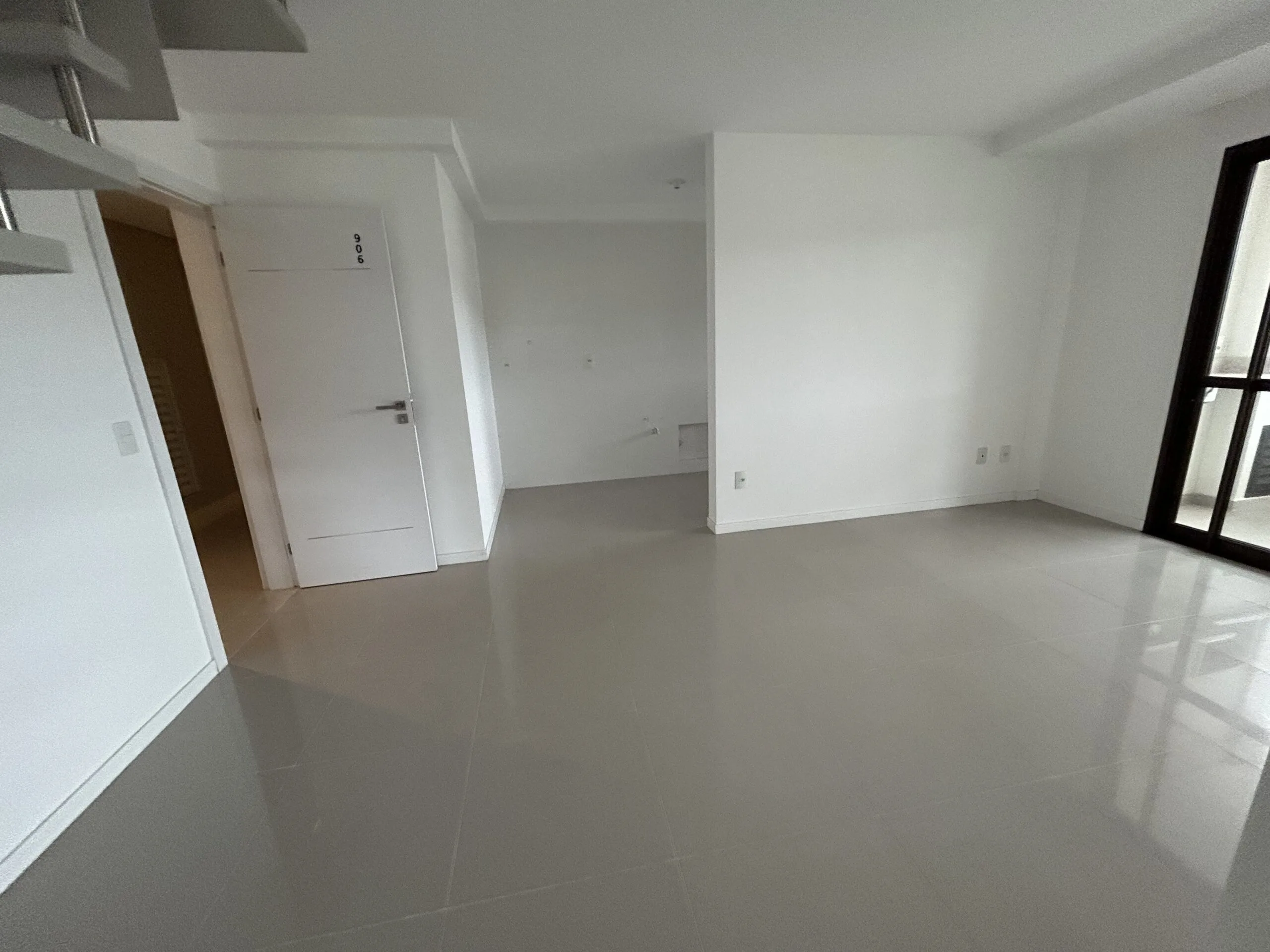 Residencial Inês de Castro: Premium House with Private Garden in Trindade