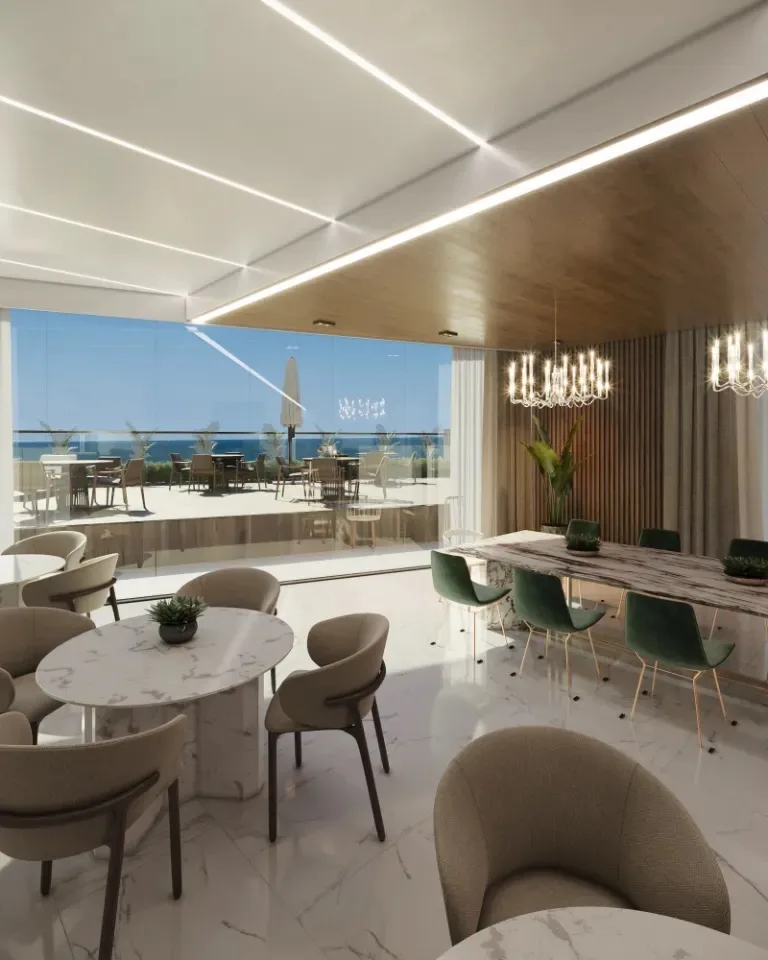 Strait Tower: Luxury Penthouse with Oceanfront Access in Centro