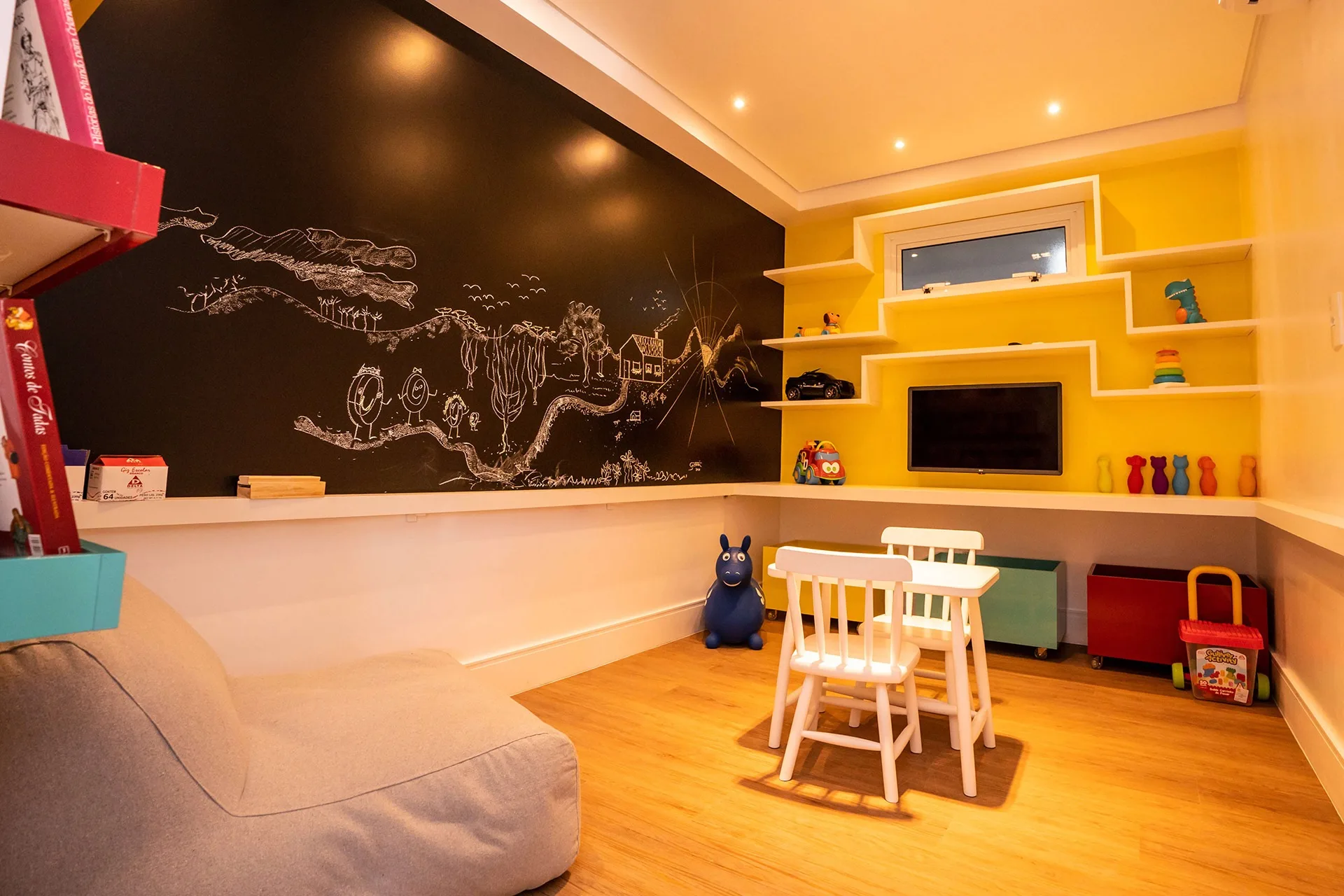 Residencial Inês de Castro: Premium House with Private Garden in Trindade