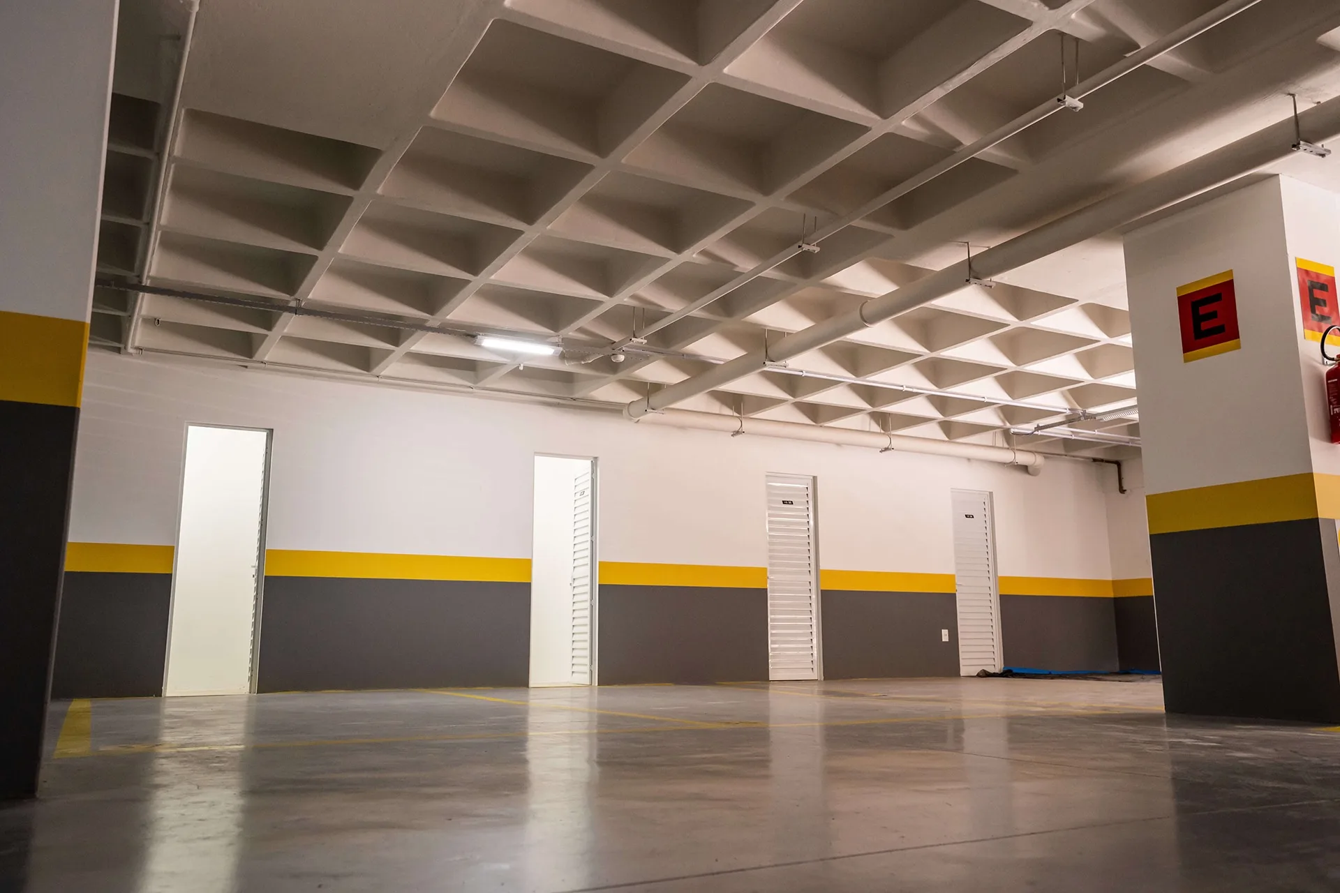 Residencial Inês de Castro: Premium House with Private Garden in Trindade