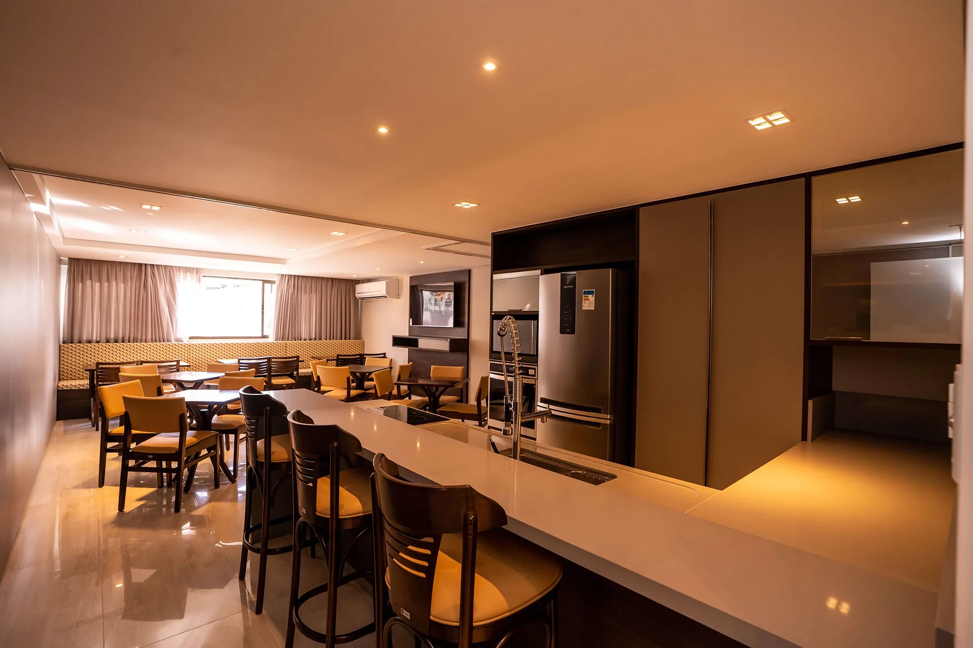 Residencial Inês de Castro: Premium House with Private Garden in Trindade