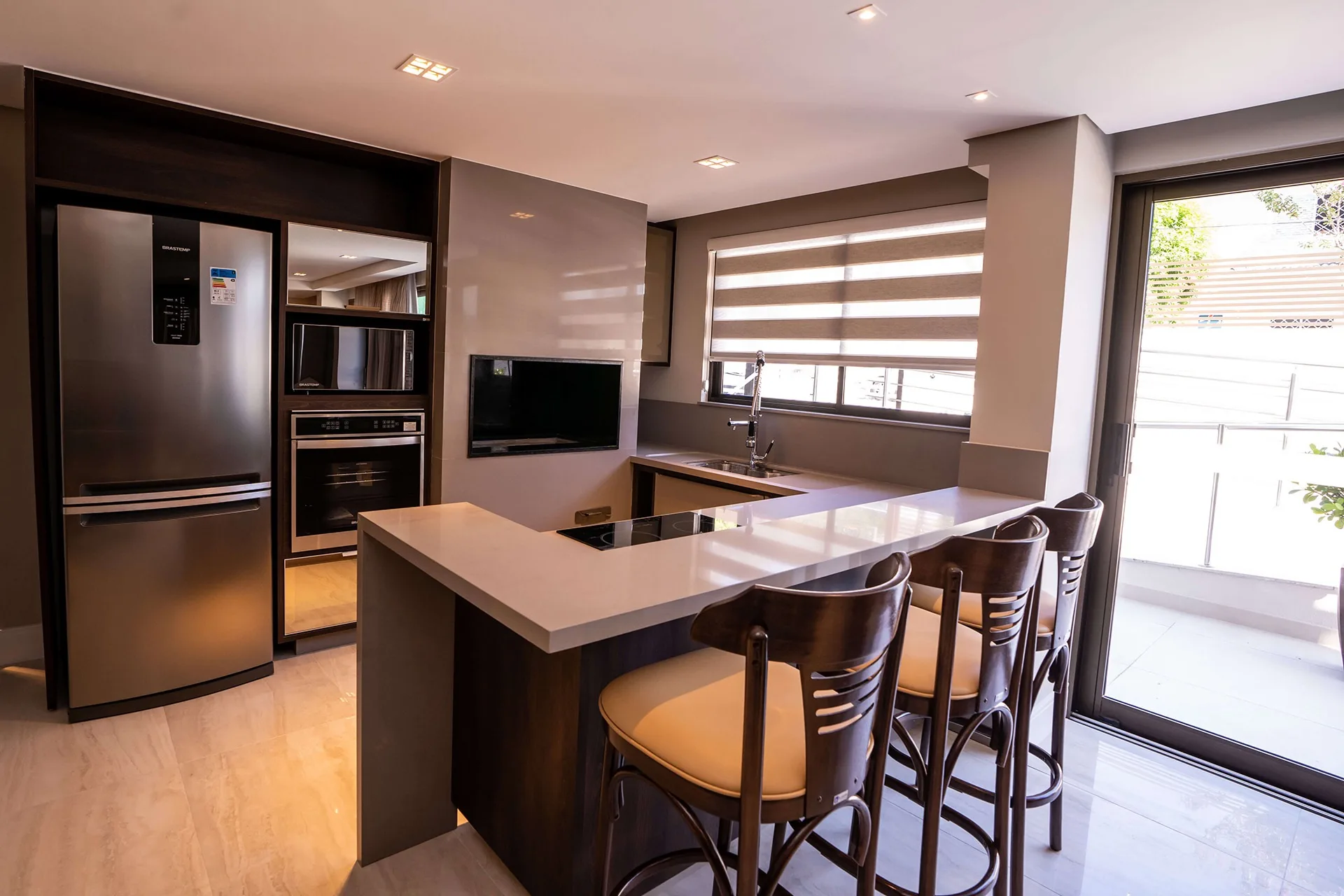 Residencial Inês de Castro: Premium House with Private Garden in Trindade