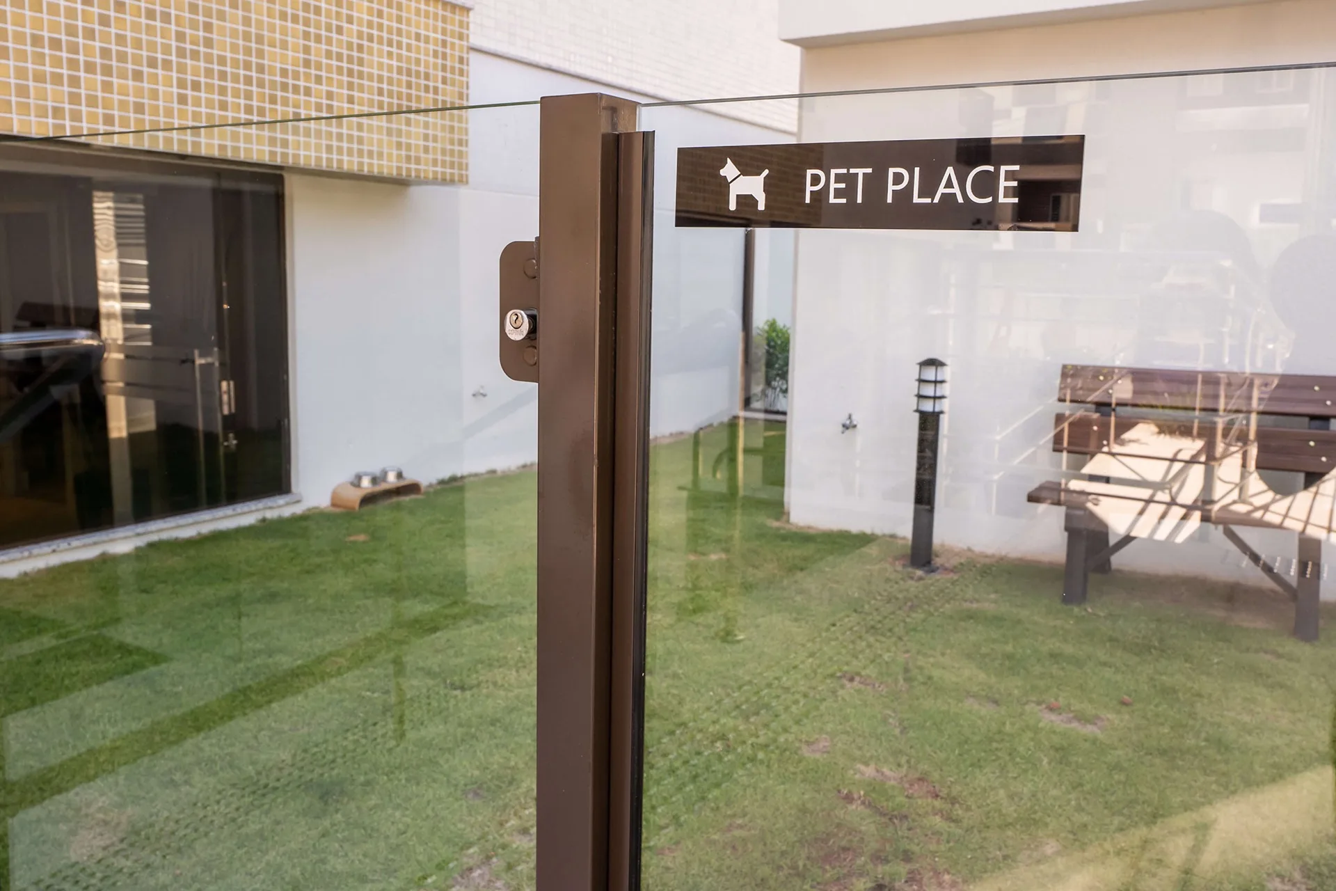 Residencial Inês de Castro: Premium House with Private Garden in Trindade