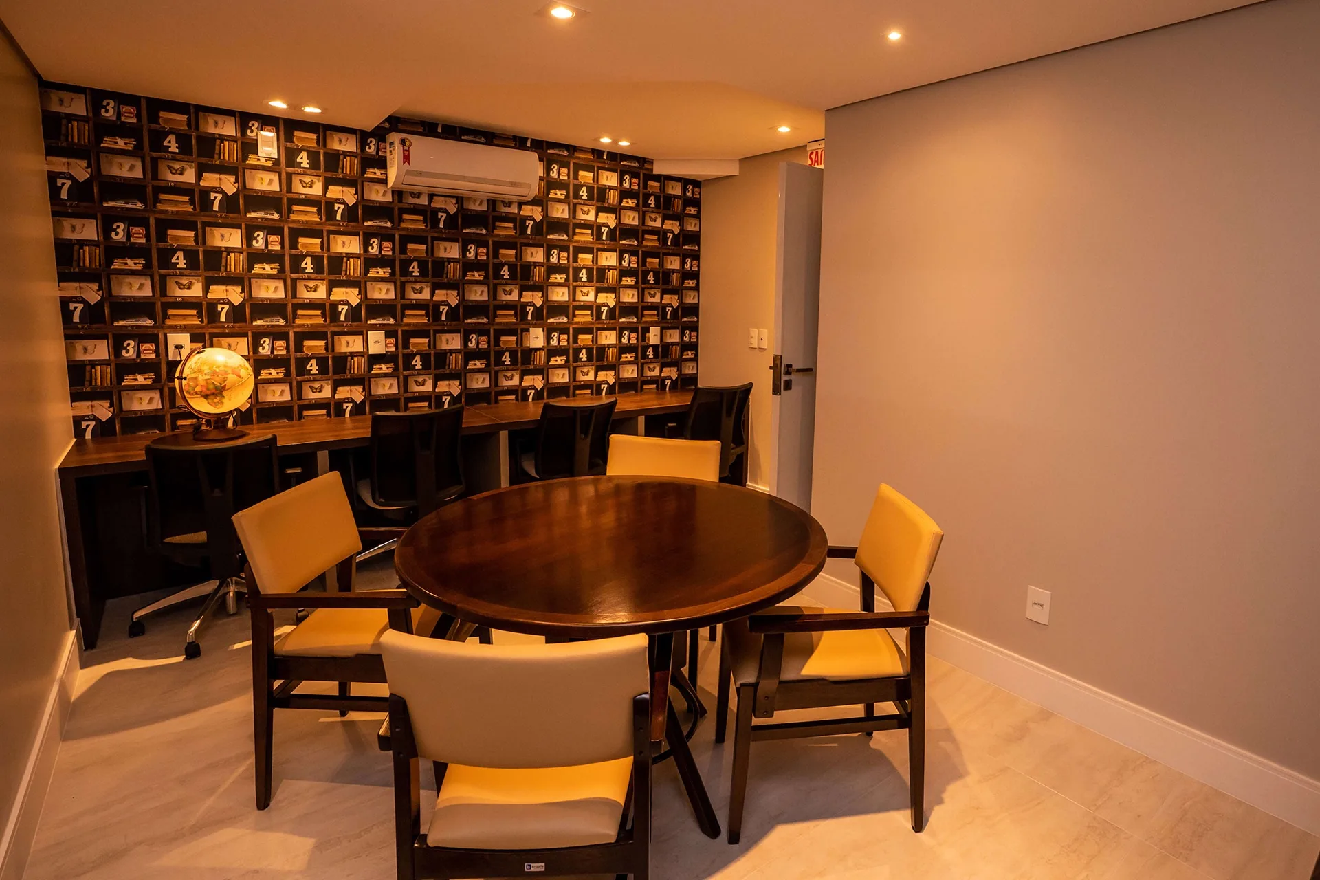 Residencial Inês de Castro: Premium House with Private Garden in Trindade