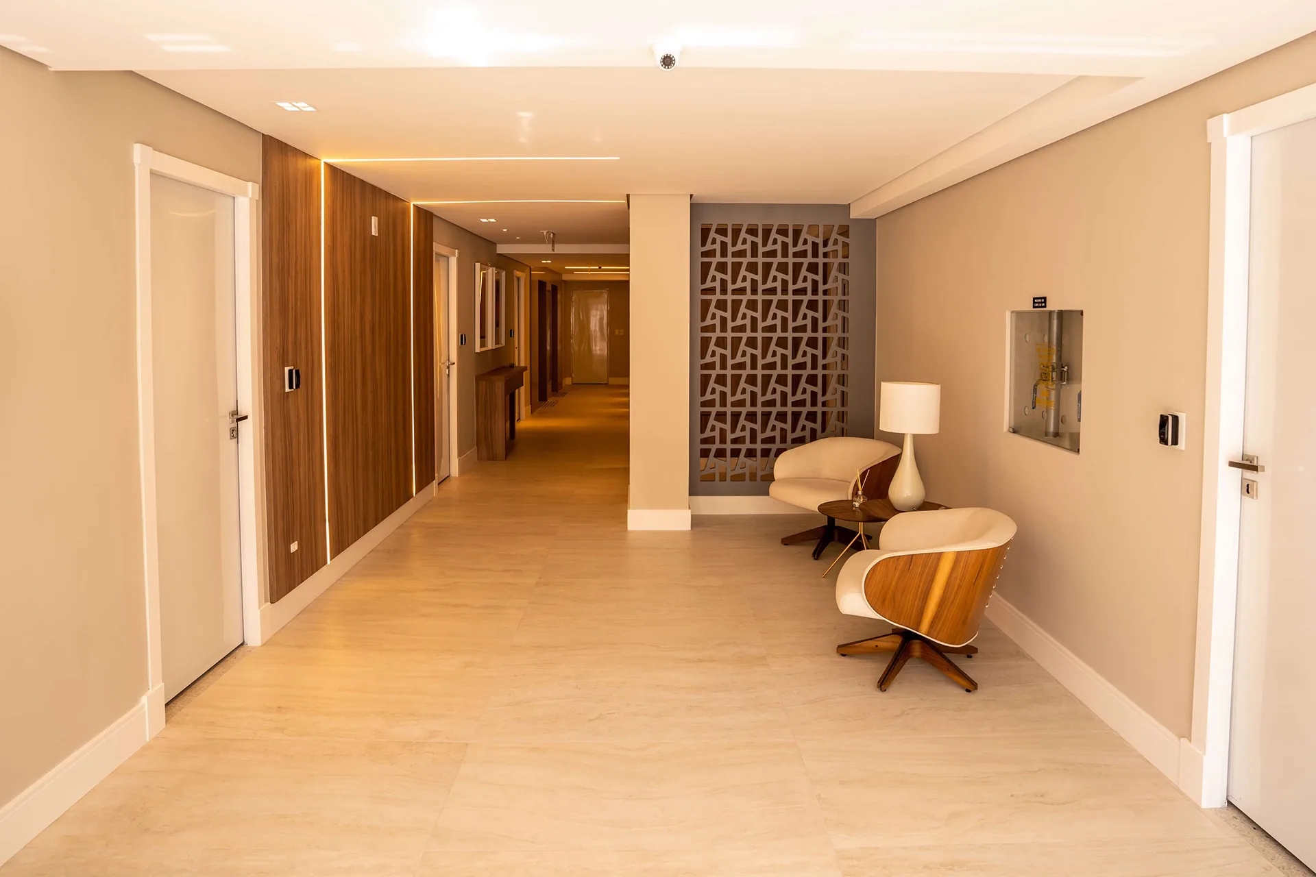 Residencial Inês de Castro: Premium House with Private Garden in Trindade