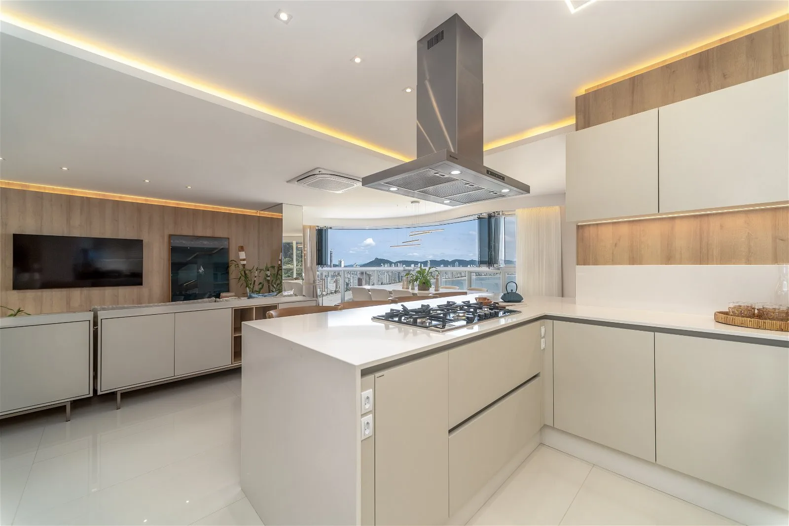 Ibiza Tower: Oceanfront Residence with Private Spa in Avenida Atlântica