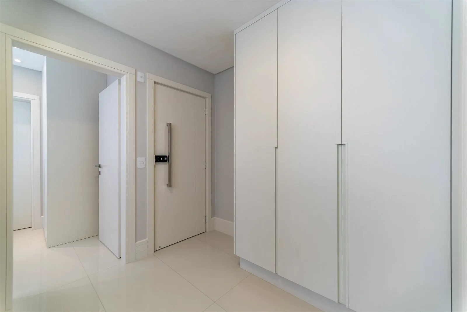 Ibiza Tower: Oceanfront Residence with Private Spa in Avenida Atlântica