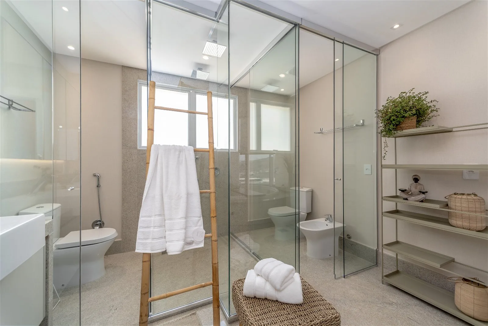 Ibiza Tower: Oceanfront Residence with Private Spa in Avenida Atlântica