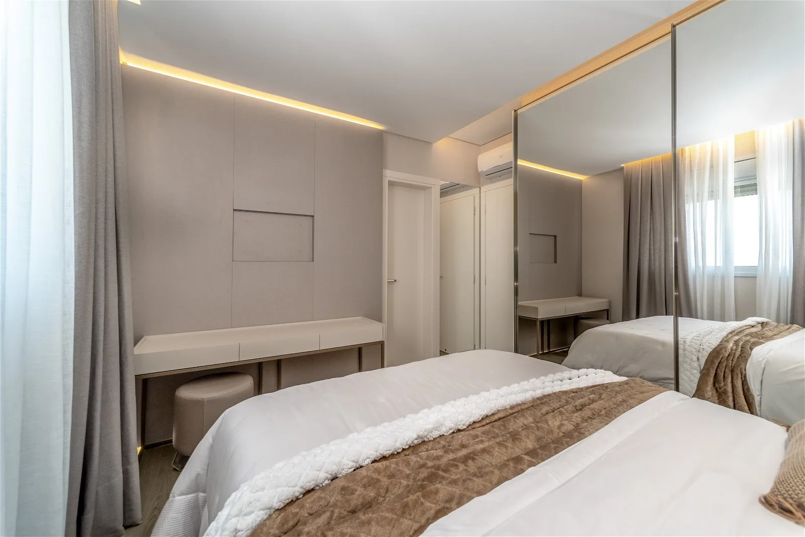 Ibiza Tower: Oceanfront Residence with Private Spa in Avenida Atlântica