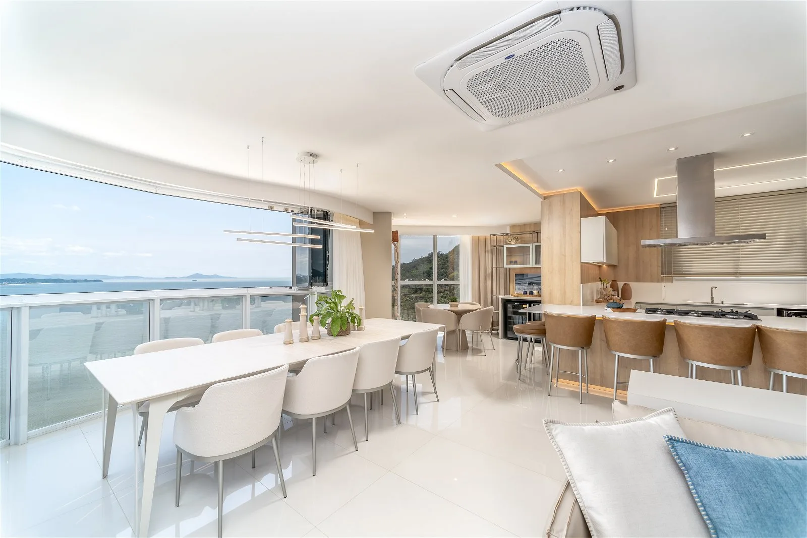 Ibiza Tower: Oceanfront Residence with Private Spa in Avenida Atlântica