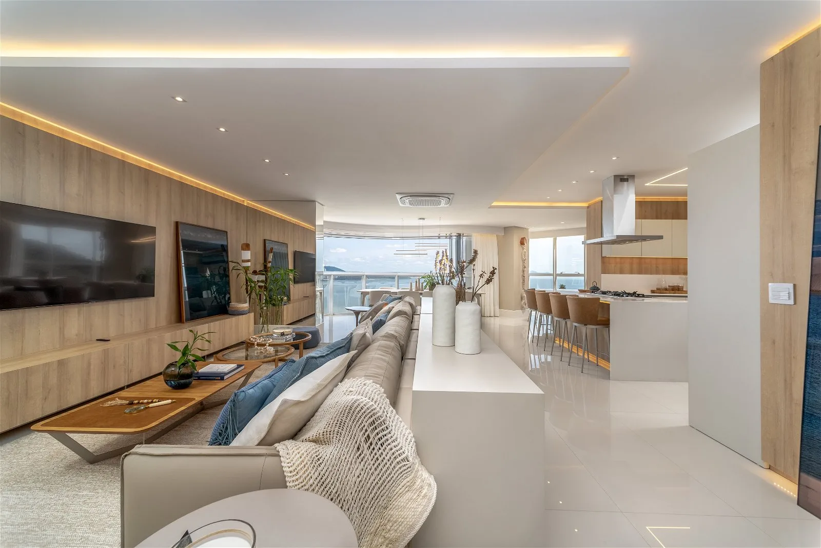Ibiza Tower: Oceanfront Residence with Private Spa in Avenida Atlântica