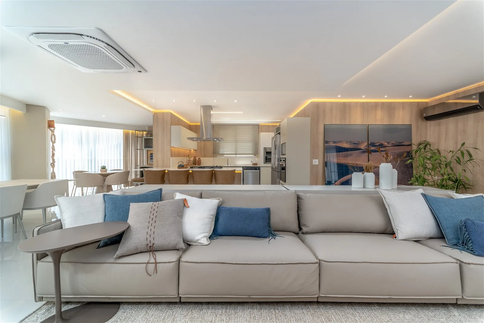 Ibiza Tower: Oceanfront Residence with Private Spa in Avenida Atlântica