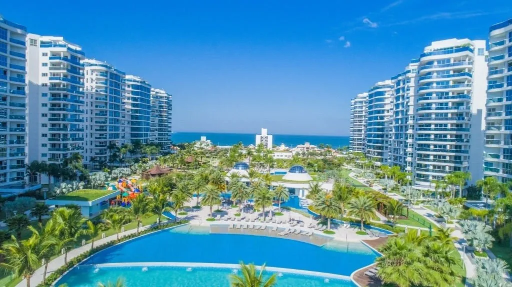 Brava Home Club: Luxury Villa with Resort Amenities in Praia Brava