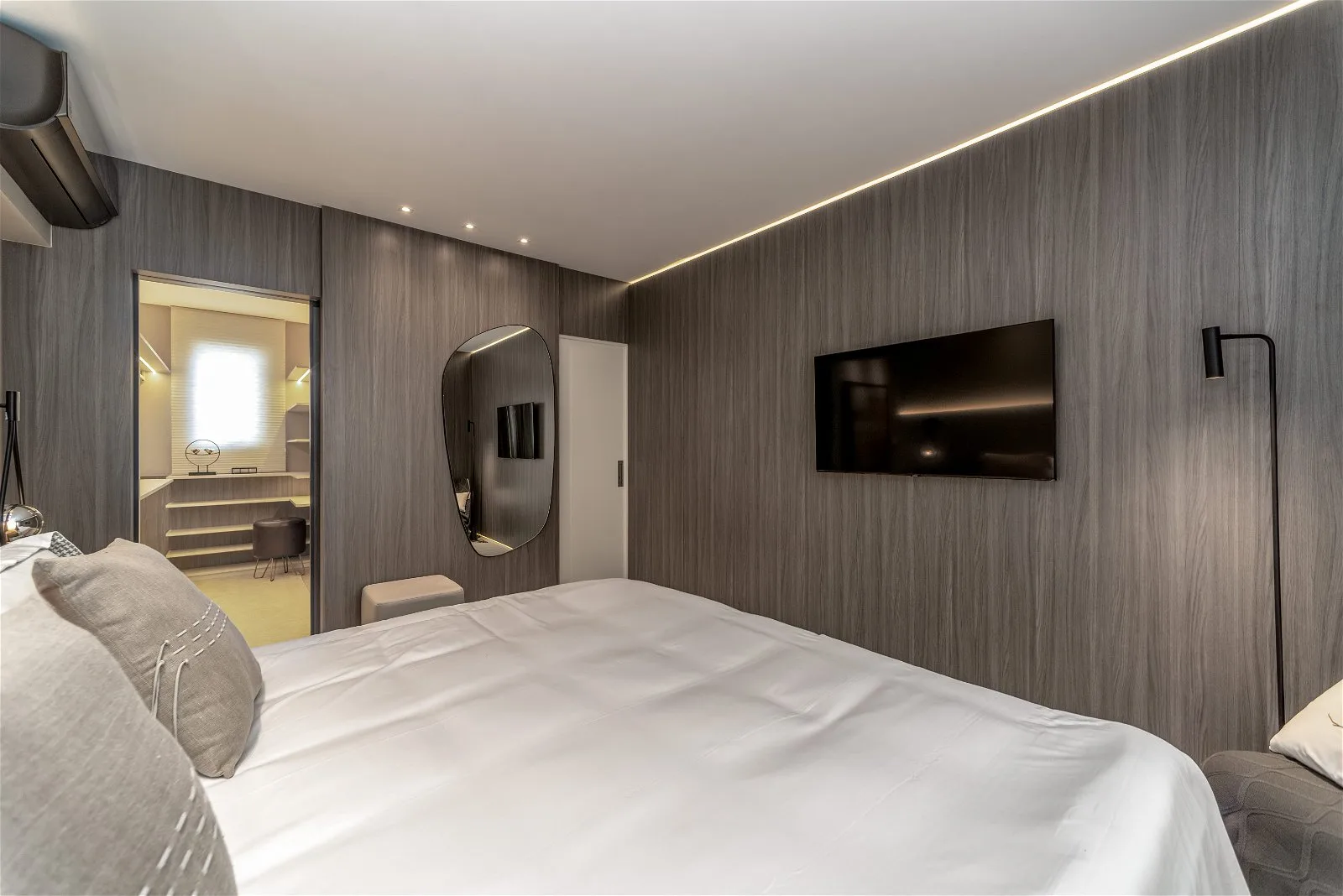 Ibiza Tower: Oceanfront Residence with Private Spa in Avenida Atlântica