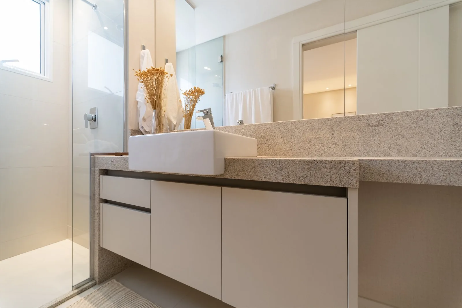 Ibiza Tower: Oceanfront Residence with Private Spa in Avenida Atlântica