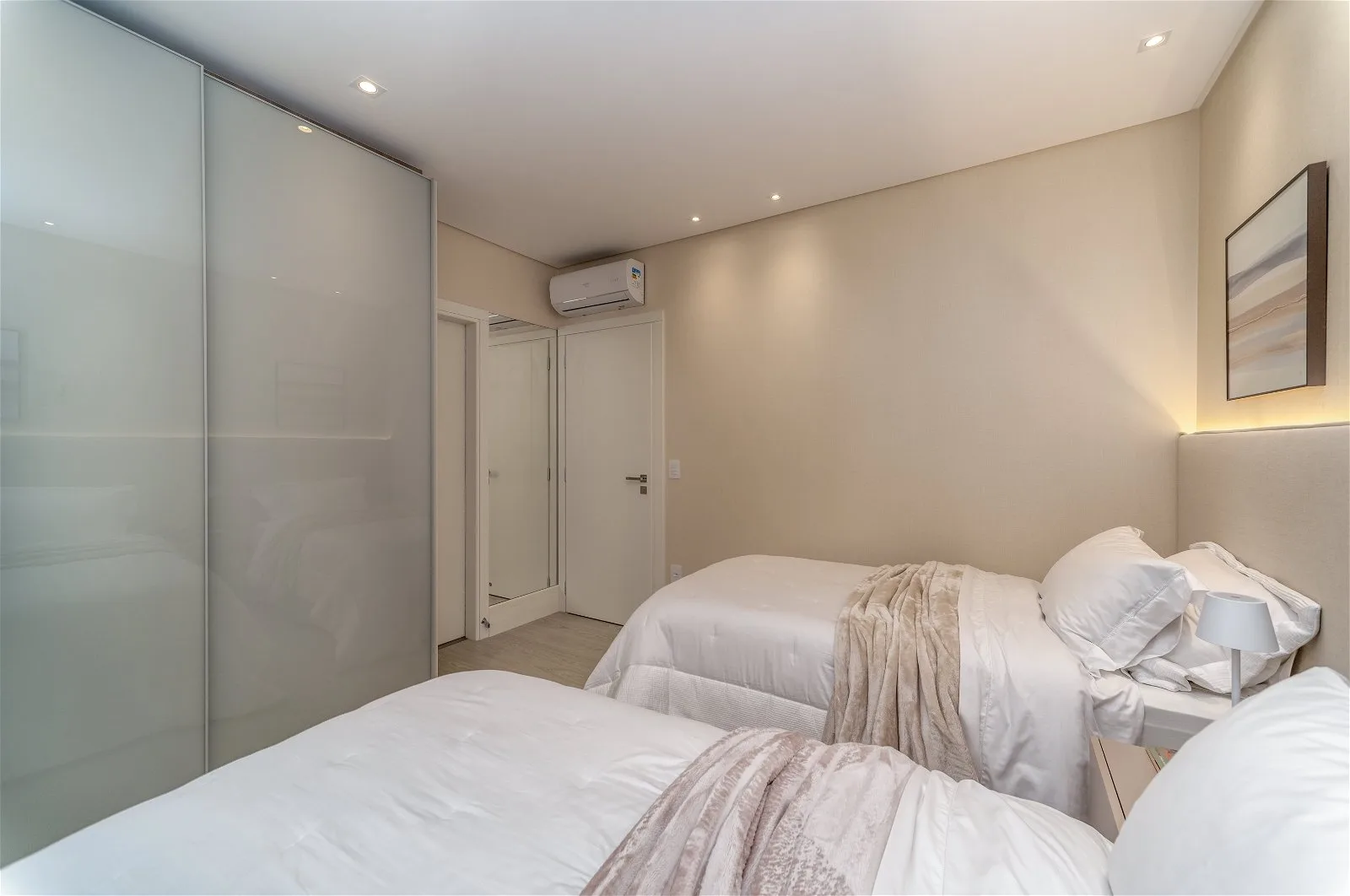 Ibiza Tower: Oceanfront Residence with Private Spa in Avenida Atlântica