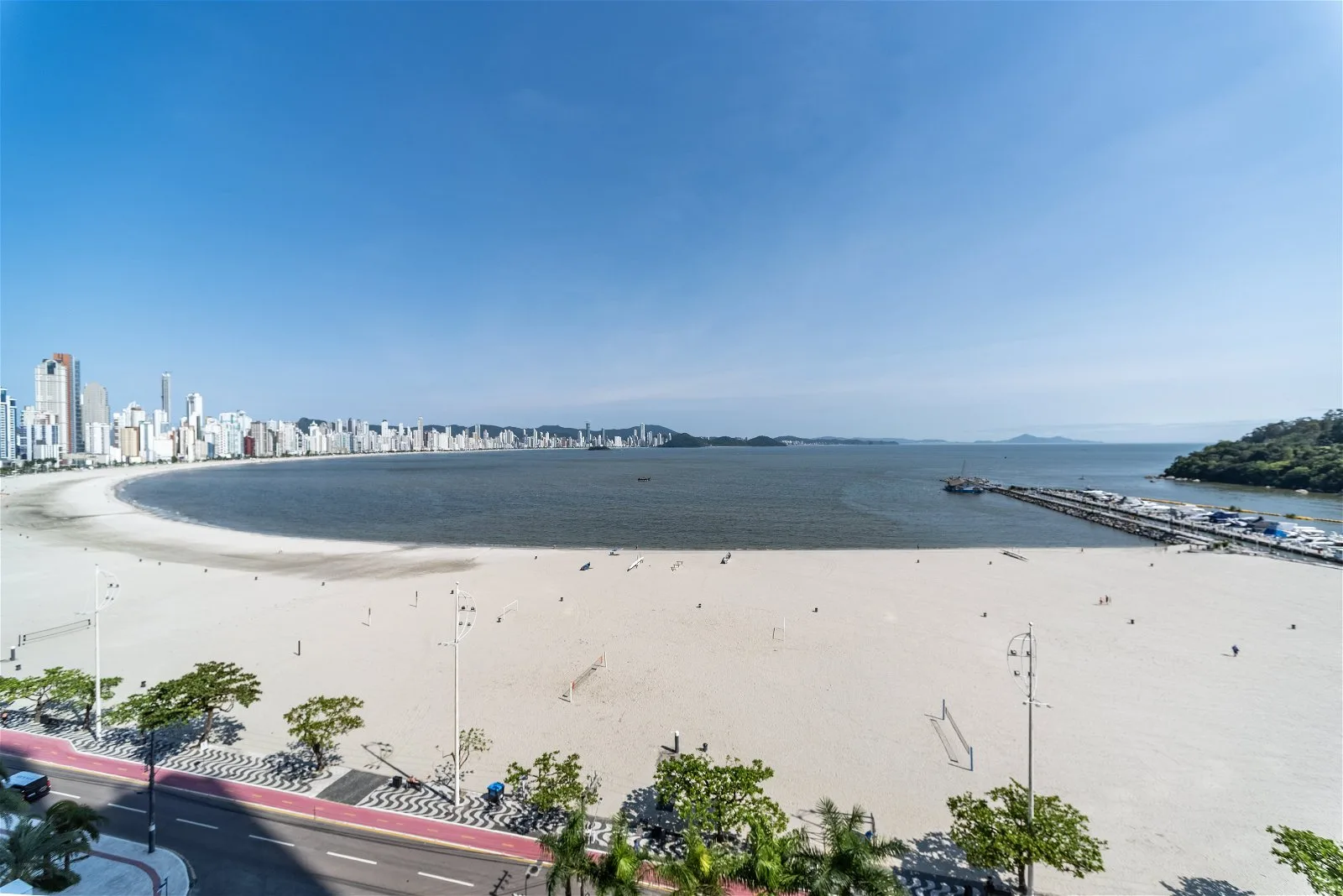 Ibiza Tower: Oceanfront Residence with Private Spa in Avenida Atlântica